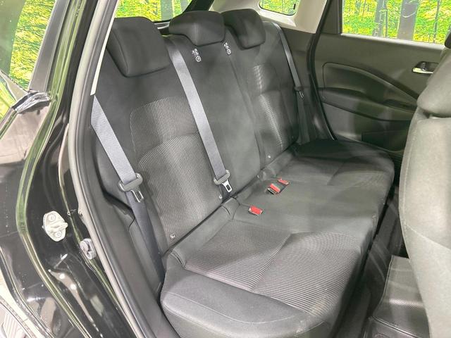 ノート Ｘ　メモリーナビ　バックカメラ　エマージェンシーブレーキ　禁煙車　Ｂｌｕｅｔｏｏｔｈ接続　ＬＥＤヘッド＆フォグ　オートライト　オートエアコン　スマートキー　車線逸脱警報　電動格納ミラー　プライバシーガラス（9枚目）