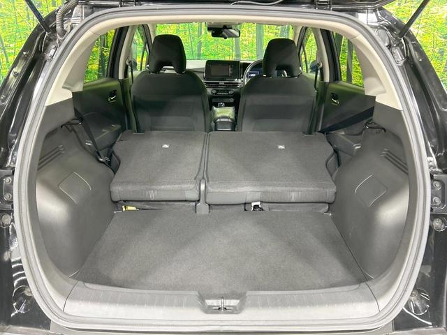 ノート Ｘ　メモリーナビ　バックカメラ　エマージェンシーブレーキ　禁煙車　Ｂｌｕｅｔｏｏｔｈ接続　ＬＥＤヘッド＆フォグ　オートライト　オートエアコン　スマートキー　車線逸脱警報　電動格納ミラー　プライバシーガラス（10枚目）