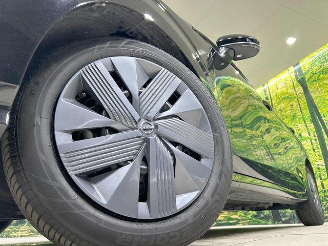 ノート Ｘ　メモリーナビ　バックカメラ　エマージェンシーブレーキ　禁煙車　Ｂｌｕｅｔｏｏｔｈ接続　ＬＥＤヘッド＆フォグ　オートライト　オートエアコン　スマートキー　車線逸脱警報　電動格納ミラー　プライバシーガラス（13枚目）