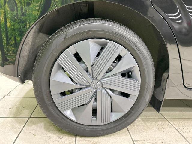 ノート Ｘ　メモリーナビ　バックカメラ　エマージェンシーブレーキ　禁煙車　Ｂｌｕｅｔｏｏｔｈ接続　ＬＥＤヘッド＆フォグ　オートライト　オートエアコン　スマートキー　車線逸脱警報　電動格納ミラー　プライバシーガラス（28枚目）