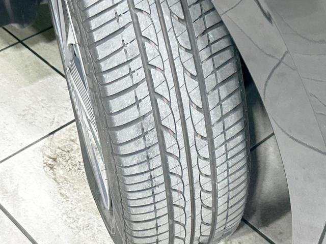 ノート Ｘ　メモリーナビ　バックカメラ　エマージェンシーブレーキ　禁煙車　Ｂｌｕｅｔｏｏｔｈ接続　ＬＥＤヘッド＆フォグ　オートライト　オートエアコン　スマートキー　車線逸脱警報　電動格納ミラー　プライバシーガラス（29枚目）