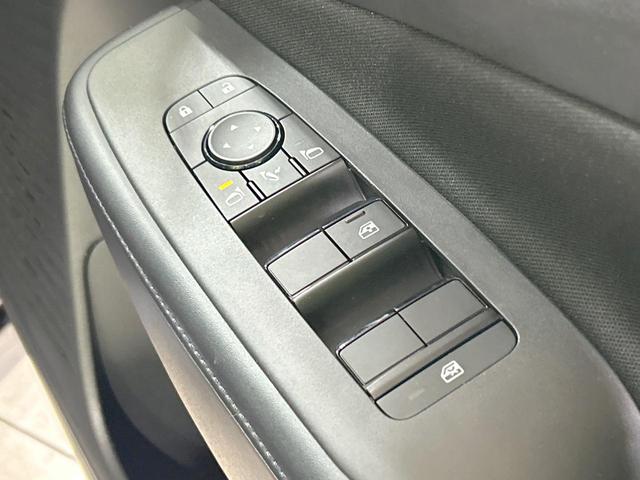 ノート Ｘ　メモリーナビ　バックカメラ　エマージェンシーブレーキ　禁煙車　Ｂｌｕｅｔｏｏｔｈ接続　ＬＥＤヘッド＆フォグ　オートライト　オートエアコン　スマートキー　車線逸脱警報　電動格納ミラー　プライバシーガラス（42枚目）