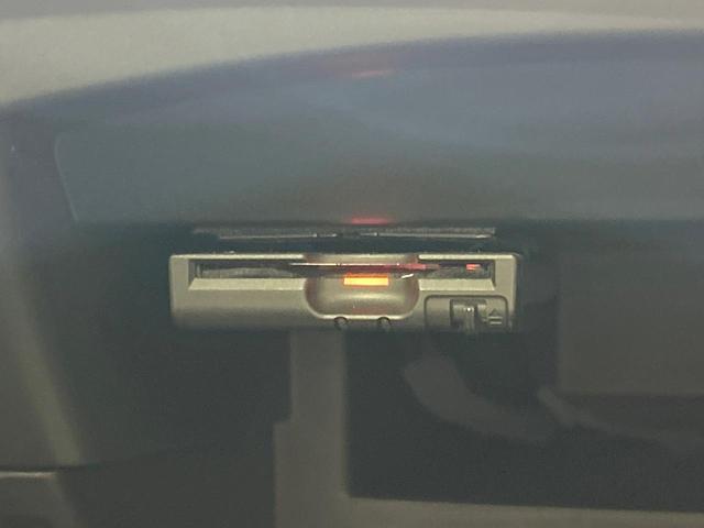 ノート X 純正ナビ バックカメラ Bluetooth フルセグ 衝突軽減 禁煙車 スマートキー オートライト 盗難防止装置 横滑り防止装置 CD/DVD再生 プライバシーガラス(7枚目)