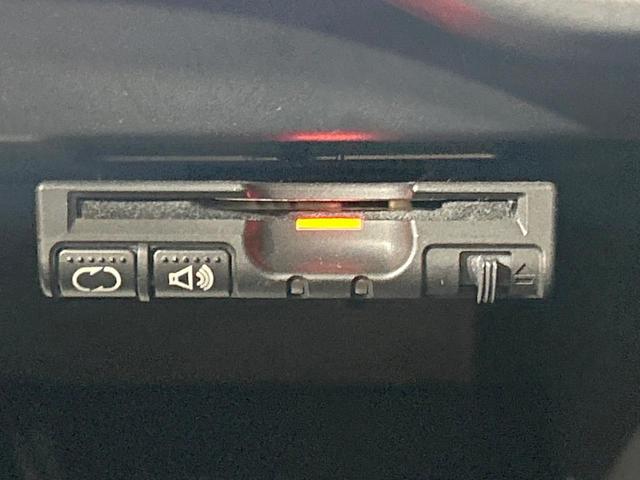 ノート メダリスト 純正ナビ 全周囲カメラ 禁煙車 Bluetooth接続 ETC ハーフレザーシート スマートキー オートライト オートエアコン CD/DVD再生 フルセグ 純正革巻きステアリング 電動格納ミラー(5枚目)