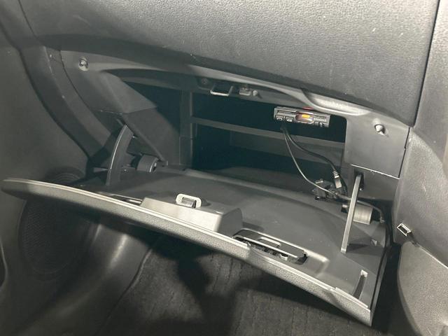 ノート メダリスト 純正ナビ 全周囲カメラ 禁煙車 Bluetooth接続 ETC ハーフレザーシート スマートキー オートライト オートエアコン CD/DVD再生 フルセグ 純正革巻きステアリング 電動格納ミラー(42枚目)