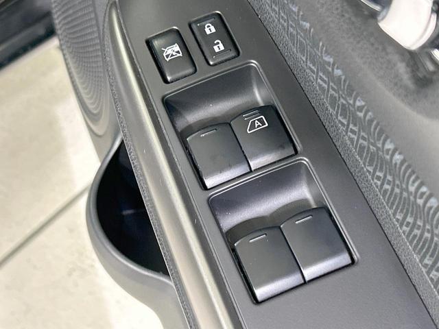 ノート メダリスト 純正ナビ 全周囲カメラ 禁煙車 Bluetooth接続 ETC ハーフレザーシート スマートキー オートライト オートエアコン CD/DVD再生 フルセグ 純正革巻きステアリング 電動格納ミラー(44枚目)