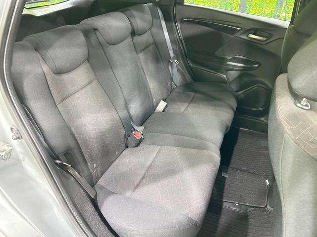 フィットハイブリッド Ｓパッケージ　純正ナビ　バックカメラ　シティブレーキ　クルーズコントロール　禁煙車　ＥＴＣ　Ｂｌｕｅｔｏｏｔｈ再生　ＬＥＤヘッド　オートライト　フロントフォグ　スマートキー　純正１５インチアルミ　オートエアコン（9枚目）