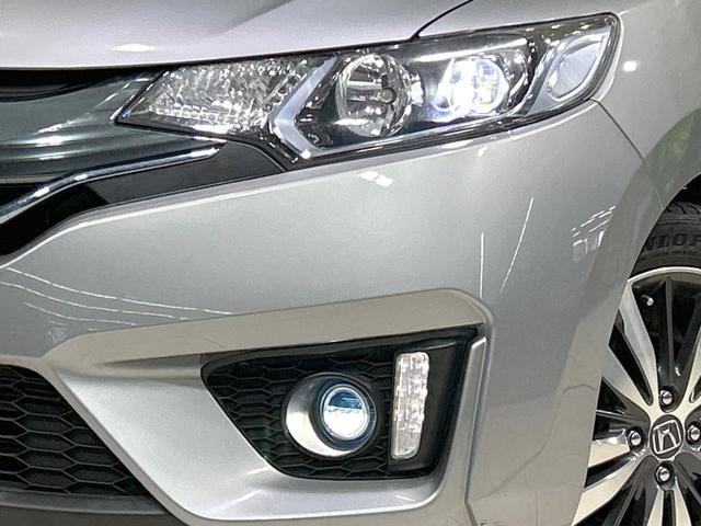 フィットハイブリッド Ｓパッケージ　純正ナビ　バックカメラ　シティブレーキ　クルーズコントロール　禁煙車　ＥＴＣ　Ｂｌｕｅｔｏｏｔｈ再生　ＬＥＤヘッド　オートライト　フロントフォグ　スマートキー　純正１５インチアルミ　オートエアコン（12枚目）