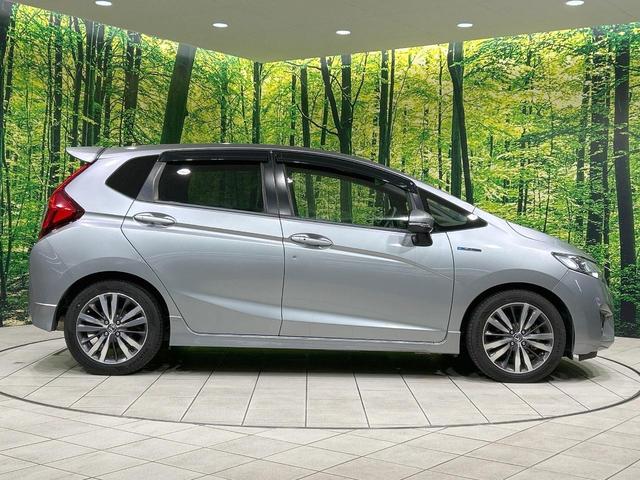 フィットハイブリッド Ｓパッケージ　純正ナビ　バックカメラ　シティブレーキ　クルーズコントロール　禁煙車　ＥＴＣ　Ｂｌｕｅｔｏｏｔｈ再生　ＬＥＤヘッド　オートライト　フロントフォグ　スマートキー　純正１５インチアルミ　オートエアコン（25枚目）
