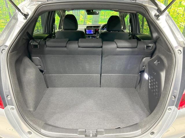 フィットハイブリッド Ｓパッケージ　純正ナビ　バックカメラ　シティブレーキ　クルーズコントロール　禁煙車　ＥＴＣ　Ｂｌｕｅｔｏｏｔｈ再生　ＬＥＤヘッド　オートライト　フロントフォグ　スマートキー　純正１５インチアルミ　オートエアコン（39枚目）