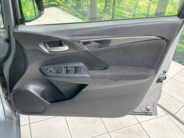フィットハイブリッド Ｓパッケージ　純正ナビ　バックカメラ　シティブレーキ　クルーズコントロール　禁煙車　ＥＴＣ　Ｂｌｕｅｔｏｏｔｈ再生　ＬＥＤヘッド　オートライト　フロントフォグ　スマートキー　純正１５インチアルミ　オートエアコン（41枚目）