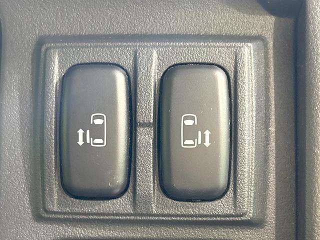 デリカD:5 ローデスト ロイヤルツーリング 4WD 後席モニター BIG-X9型ナビ バックカメラ クルーズコントロール 両側電動スライドドア 電動リアゲート 禁煙車 ETC 黒革シート パワーシート 前席シートヒーター 純正18インチAW(7枚目)