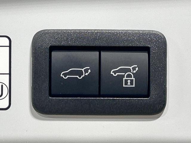 カローラクロス ハイブリッド　Ｚ　ガラスルーフ　純正１０型ナビ　全周囲カメラ　セーフティセンス　レーダークルーズ　禁煙車　パワーバックドア　パワーシート　シートヒーター　クリアランスソナー　レーンアシスト　スマートキー　ＬＥＤヘッド（6枚目）