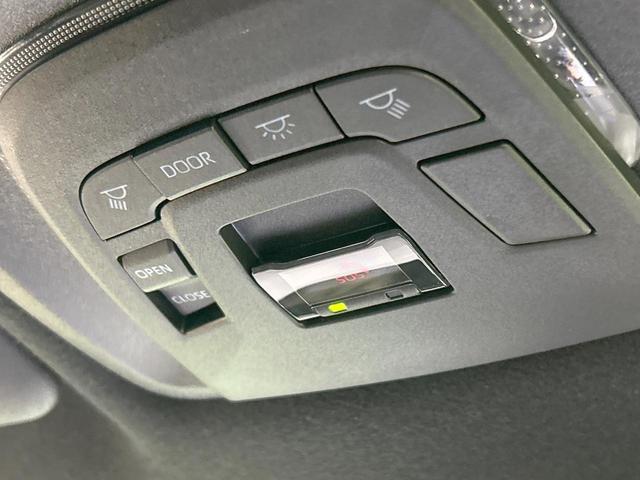 カローラクロス ハイブリッド　Ｚ　ガラスルーフ　純正１０型ナビ　全周囲カメラ　セーフティセンス　レーダークルーズ　禁煙車　パワーバックドア　パワーシート　シートヒーター　クリアランスソナー　レーンアシスト　スマートキー　ＬＥＤヘッド（32枚目）