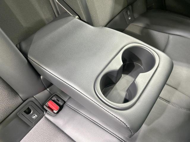 カローラクロス ハイブリッド　Ｚ　ガラスルーフ　純正１０型ナビ　全周囲カメラ　セーフティセンス　レーダークルーズ　禁煙車　パワーバックドア　パワーシート　シートヒーター　クリアランスソナー　レーンアシスト　スマートキー　ＬＥＤヘッド（51枚目）