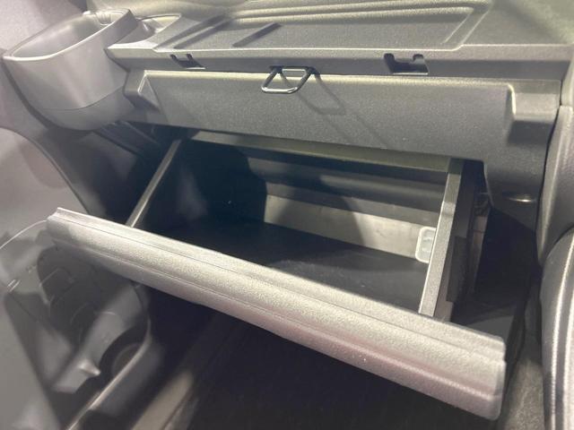 シエンタ ハイブリッドＺ　両側電動スライド　純正１０型ナビ　全周囲カメラ　セーフティセンス　レーダークルーズ　禁煙車　ＥＴＣ　Ｂｌｕｅｔｏｏｔｈ再生　コーナーセンサ　ＬＥＤヘッド　オートハイビーム　オートエアコン　スマートキー（45枚目）