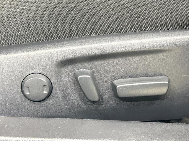 【パワーシート】スイッチ一つで簡単にシートの微調整が可能！電動だから力もいりません！快適なシートポジションにセットして、快適なドライブをお楽しみください。