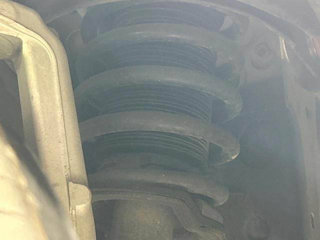 お車を安心してお乗りいただく為には、足回りの定期点検が欠かせません。サービスサポート（有償保証）では無料点検もご提供しており、安心のカーライフをお過ごしいただけるサポート体制が整っています。