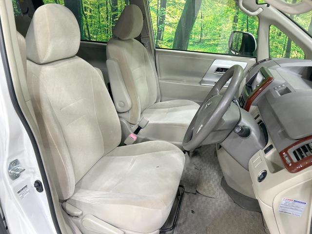 ノア Ｘ　スマートエディション　フリップダウンモニター　両側電動スライド　８人乗り　純正ナビ　バックカメラ　ＥＴＣ　Ｂｌｕｅｔｏｏｔｈ再生　ＨＩＤヘッド　オートライト　フォグライト　デュアルエアコン　スマートキー　ＣＤ／ＤＶＤ再生（8枚目）