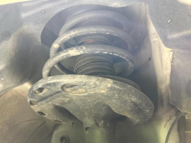 ノア Ｘ　スマートエディション　フリップダウンモニター　両側電動スライド　８人乗り　純正ナビ　バックカメラ　ＥＴＣ　Ｂｌｕｅｔｏｏｔｈ再生　ＨＩＤヘッド　オートライト　フォグライト　デュアルエアコン　スマートキー　ＣＤ／ＤＶＤ再生（20枚目）