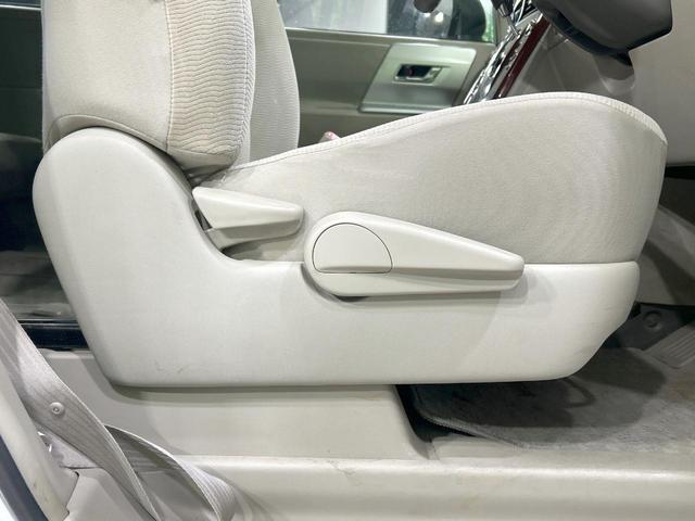 ノア Ｘ　スマートエディション　フリップダウンモニター　両側電動スライド　８人乗り　純正ナビ　バックカメラ　ＥＴＣ　Ｂｌｕｅｔｏｏｔｈ再生　ＨＩＤヘッド　オートライト　フォグライト　デュアルエアコン　スマートキー　ＣＤ／ＤＶＤ再生（35枚目）