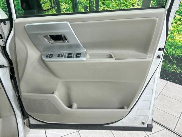 ノア Ｘ　スマートエディション　フリップダウンモニター　両側電動スライド　８人乗り　純正ナビ　バックカメラ　ＥＴＣ　Ｂｌｕｅｔｏｏｔｈ再生　ＨＩＤヘッド　オートライト　フォグライト　デュアルエアコン　スマートキー　ＣＤ／ＤＶＤ再生（43枚目）