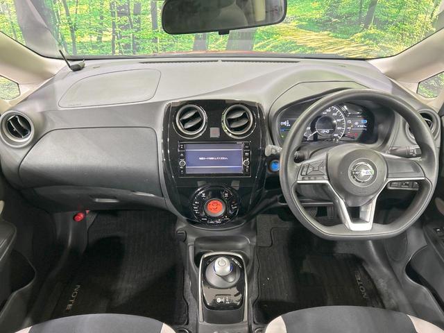 ノート ｅ－パワー　Ｘ　バックカメラ　衝突軽減　禁煙車　レーンアシスト　スマートキー　オートライト　オートエアコン　Ｂｌｕｅｔｏｏｔｈ　ＤＶＤ／ＣＤ再生　フルセグ　アイドリングストップ　プライバシーガラス　ドアバイザー（2枚目）