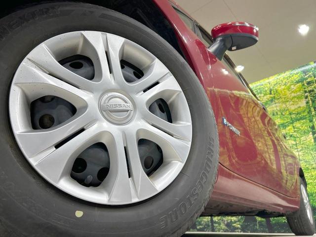 ノート ｅ－パワー　Ｘ　バックカメラ　衝突軽減　禁煙車　レーンアシスト　スマートキー　オートライト　オートエアコン　Ｂｌｕｅｔｏｏｔｈ　ＤＶＤ／ＣＤ再生　フルセグ　アイドリングストップ　プライバシーガラス　ドアバイザー（13枚目）