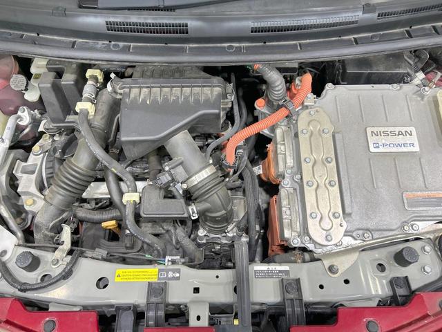 ノート ｅ－パワー　Ｘ　バックカメラ　衝突軽減　禁煙車　レーンアシスト　スマートキー　オートライト　オートエアコン　Ｂｌｕｅｔｏｏｔｈ　ＤＶＤ／ＣＤ再生　フルセグ　アイドリングストップ　プライバシーガラス　ドアバイザー（18枚目）