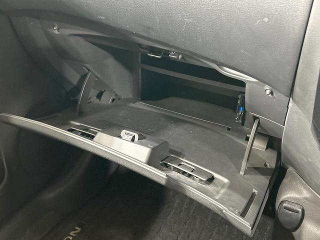 ノート ｅ－パワー　Ｘ　バックカメラ　衝突軽減　禁煙車　レーンアシスト　スマートキー　オートライト　オートエアコン　Ｂｌｕｅｔｏｏｔｈ　ＤＶＤ／ＣＤ再生　フルセグ　アイドリングストップ　プライバシーガラス　ドアバイザー（42枚目）