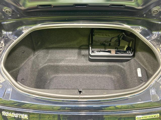 積み下ろしのしやすいデッキにはたっぷりと荷物を積み込んでいただけます。遊びから仕事まで、様々なシーンで頼れます♪