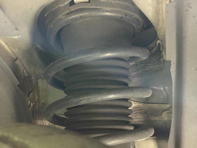 お車を安心してお乗りいただく為には、足回りの定期点検が欠かせません。サービスサポート（有償保証）では無料点検もご提供しており、安心のカーライフをお過ごしいただけるサポート体制が整っています。