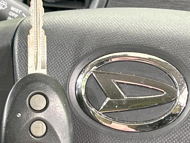 ムーヴ Ｌ　禁煙車　オートエアコン　１４インチアルミホイール　ｃａｒｒｏｚｚｅｒｉａ製オーディオ　ＣＤ再生　ヘッドライトレベライザー　リモコンキー　電動格納ミラー　インパネシフト　ドアバイザー　プライバシーガラス（5枚目）