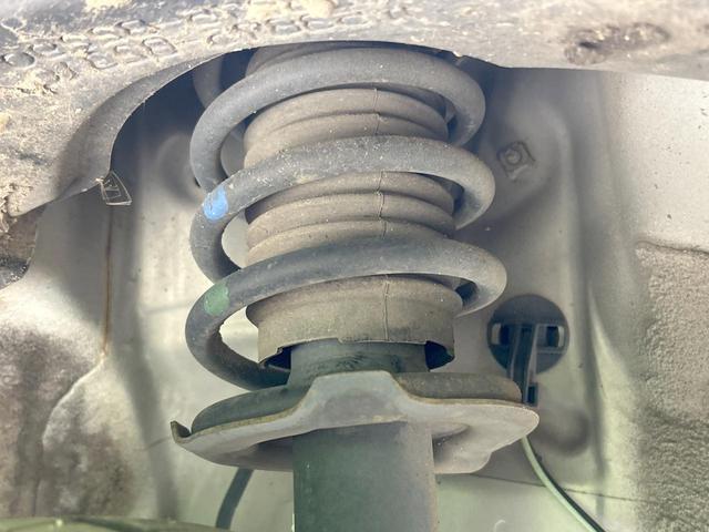 ムーヴ Ｌ　禁煙車　オートエアコン　１４インチアルミホイール　ｃａｒｒｏｚｚｅｒｉａ製オーディオ　ＣＤ再生　ヘッドライトレベライザー　リモコンキー　電動格納ミラー　インパネシフト　ドアバイザー　プライバシーガラス（23枚目）