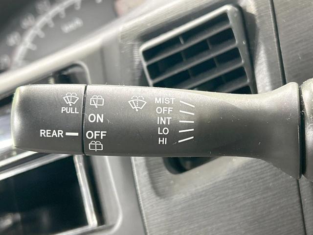 ムーヴ Ｌ　禁煙車　オートエアコン　１４インチアルミホイール　ｃａｒｒｏｚｚｅｒｉａ製オーディオ　ＣＤ再生　ヘッドライトレベライザー　リモコンキー　電動格納ミラー　インパネシフト　ドアバイザー　プライバシーガラス（42枚目）