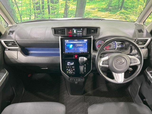 トール カスタムＧ　ターボ　ＳＡＩＩＩ　両側電動スライド　９型ナビ　全周囲カメラ　スマートアシスト　禁煙車　ＬＥＤヘッド　ＥＴＣ　クルコン　オートマチックハイビーム　車線逸脱警報　誤発進抑制機能　先行車発進お知らせ機能　オートエアコン（2枚目）