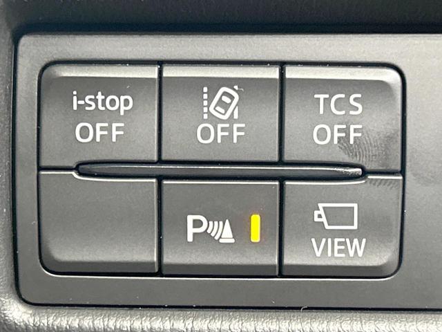 【車線逸脱警報】道路上の白（黄）線を認識し、意図せず走行中の車線からはみ出しそうになった時、メーター内の警告灯とブザーで注意喚起してくれる安心・安全機能です♪