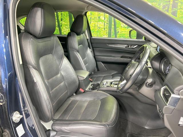 【黒革シート】上質な本革を使用し、高級感あふれる黒革シート。常に体に触れる部分だから、座り心地の良さにはこだわりたいですね♪汚れの付着や劣化を抑制する内装コーティング施工もおススメですよ♪