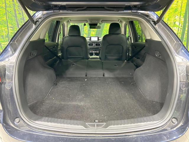 後席を格納すると、これだけの広さが！シーンに合わせたシートアレンジで、大きな荷物も積むことが出来ます♪