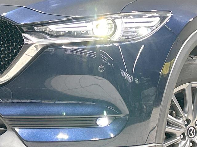 【ＬＥＤヘッドライト】悪天候や夜間走行時も良好な視界を確保し安心して運転できる高輝度ＬＥＤヘッドライトを装備！点灯速度が早く、消費電力も抑えられています。