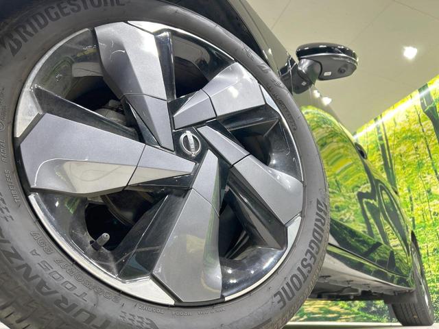 オーラ G レザーエディション 純正9インチディスプレイオーディオ 全周囲カメラ エマージェンシーブレーキ BOSEサウンド 禁煙車 レザーシート コーナーセンサー スマートキー LEDヘッド ビルトインETC 純正17インチアルミ(13枚目)