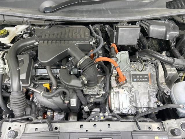 オーラ G レザーエディション 純正9インチディスプレイオーディオ 全周囲カメラ エマージェンシーブレーキ BOSEサウンド 禁煙車 レザーシート コーナーセンサー スマートキー LEDヘッド ビルトインETC 純正17インチアルミ(18枚目)