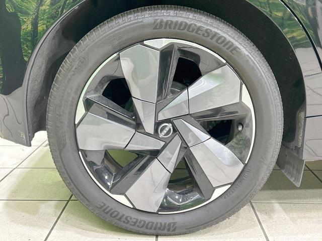 オーラ G レザーエディション 純正9インチディスプレイオーディオ 全周囲カメラ エマージェンシーブレーキ BOSEサウンド 禁煙車 レザーシート コーナーセンサー スマートキー LEDヘッド ビルトインETC 純正17インチアルミ(28枚目)