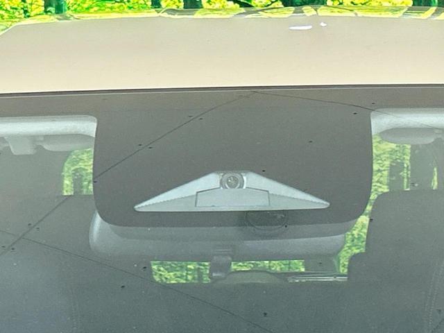 フリード クロスター 登録済未使用車 両側電動スライドドア ホンダセンシング ハーフレザーシート ブラインドスポットモニター レーンキープ スマートキー LEDヘッド ルーフレール 純正15インチAW オートハイビーム(3枚目)