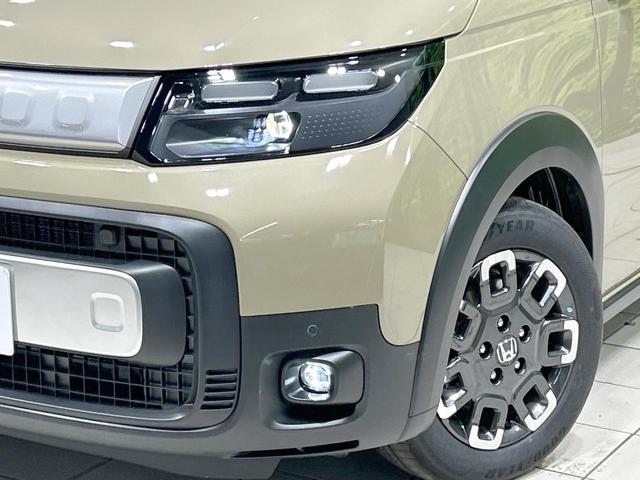 フリード クロスター 登録済未使用車 両側電動スライドドア ホンダセンシング ハーフレザーシート ブラインドスポットモニター レーンキープ スマートキー LEDヘッド ルーフレール 純正15インチAW オートハイビーム(12枚目)