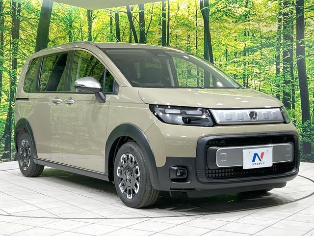 フリード クロスター 登録済未使用車 両側電動スライドドア ホンダセンシング ハーフレザーシート ブラインドスポットモニター レーンキープ スマートキー LEDヘッド ルーフレール 純正15インチAW オートハイビーム(16枚目)