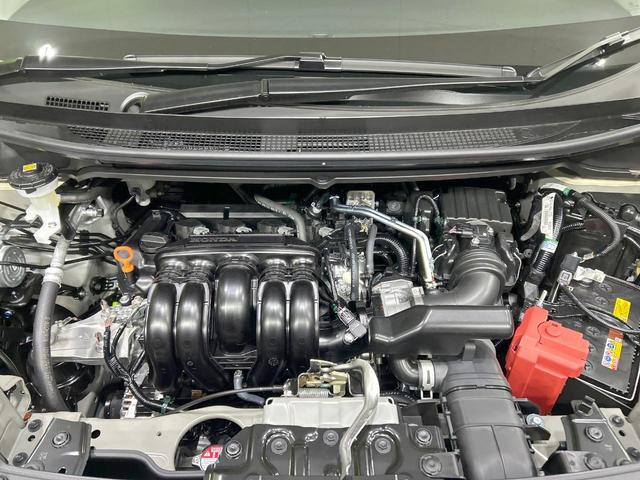 フリード クロスター 登録済未使用車 両側電動スライドドア ホンダセンシング ハーフレザーシート ブラインドスポットモニター レーンキープ スマートキー LEDヘッド ルーフレール 純正15インチAW オートハイビーム(17枚目)