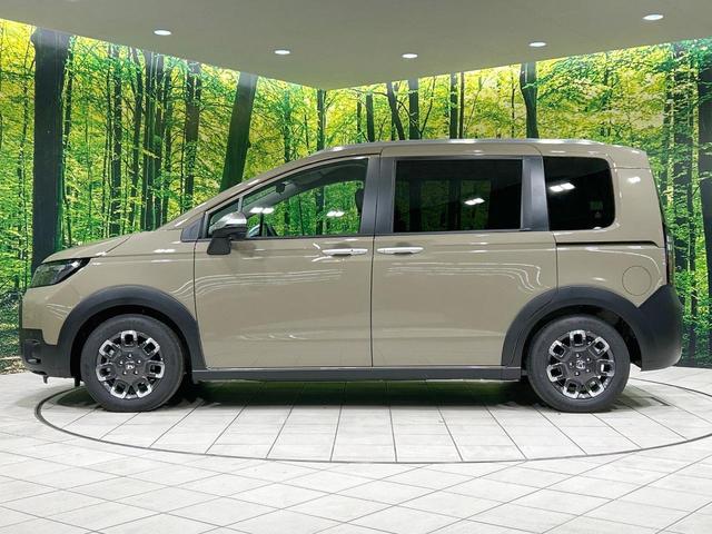 フリード クロスター 登録済未使用車 両側電動スライドドア ホンダセンシング ハーフレザーシート ブラインドスポットモニター レーンキープ スマートキー LEDヘッド ルーフレール 純正15インチAW オートハイビーム(24枚目)