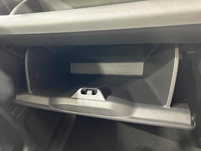 フリード クロスター 登録済未使用車 両側電動スライドドア ホンダセンシング ハーフレザーシート ブラインドスポットモニター レーンキープ スマートキー LEDヘッド ルーフレール 純正15インチAW オートハイビーム(50枚目)