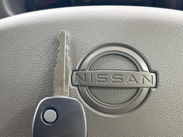 クリッパーバン DX 届出済未使用車 インテリジェントエマージェンシーブレーキ 禁煙車 オートマチックハイビーム キーレス フォグライト 盗難防止装置 踏み間違い防止装置 車線逸脱警報 先行車発進お知らせ オートライト(4枚目)